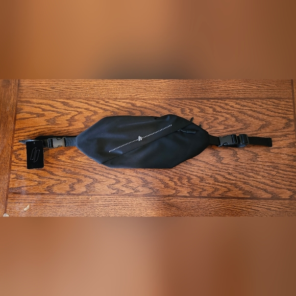 Toiletry bag - Picture 1 of 3